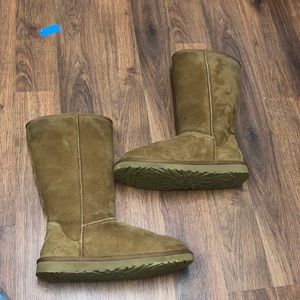 Brown tall uggs